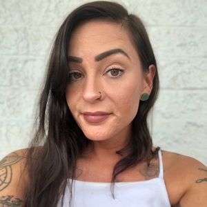 Meet your Posher, Caitlin